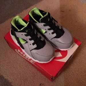 Nike Huarache Run grey/black/lime green size 8c